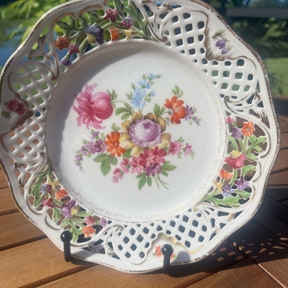 Schumann Bavaria Germany, Basket / Plate, Reticulated, Gold Trim, w/Flowers - Picture 4 of 9